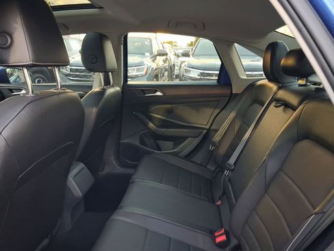 Used 2023 Volkswagen Jetta SE w/ Panoramic Sunroof Package FWD image 8