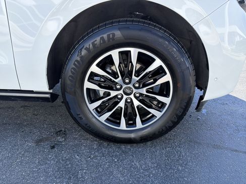 Certified 2025 Ford Expedition Max Platinum AWD/4WD image 6