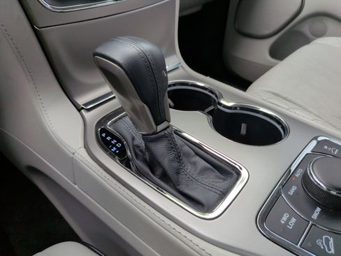 Used 2017 Jeep Grand Cherokee Summit AWD/4WD image 21