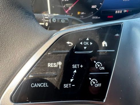 Used 2024 Mercedes-Benz GLC 300 4MATIC image 5