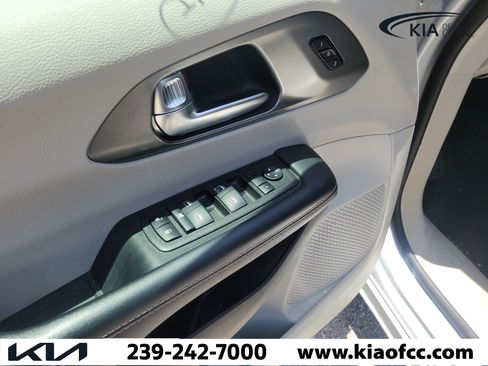 Used 2023 Chrysler Pacifica Touring-L FWD image 26