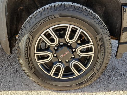 Used 2023 GMC Sierra 2500 AT4 w/ AT4 Premium Plus Package image 7