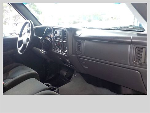 Used 2004 Chevrolet Silverado 2500 LS w/ Skid Plate Package image 19