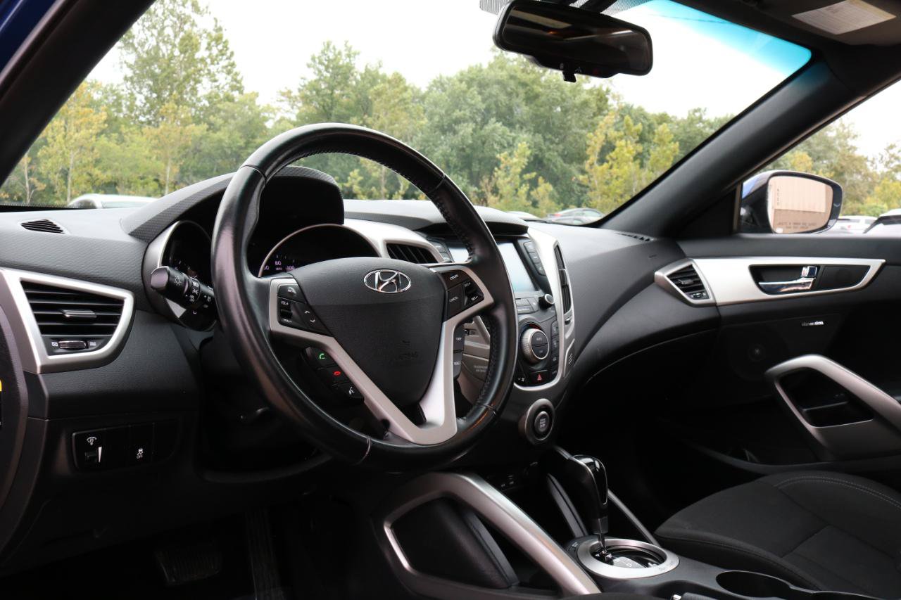 Used 2017 Hyundai Veloster Value Edition FWD image 20
