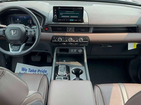 Used 2025 Honda Pilot Elite image 10