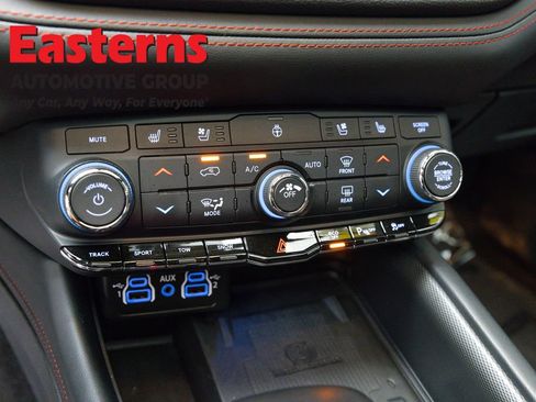 Used 2024 Dodge Durango R/T w/ Tow 'N Go Package AWD/4WD image 19