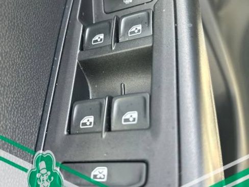 Used 2024 Volkswagen Taos SE AWD/4WD image 17