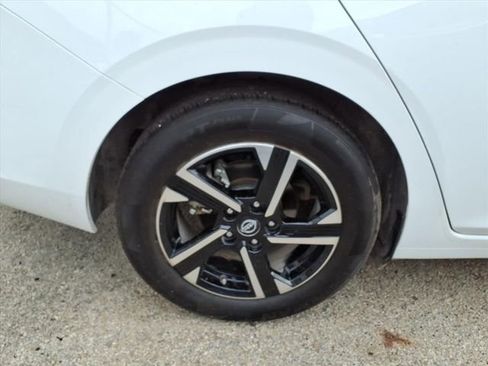 Used 2025 Nissan Sentra SV image 6