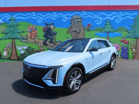 Certified 2024 Cadillac Lyriq Luxury RWD image 3