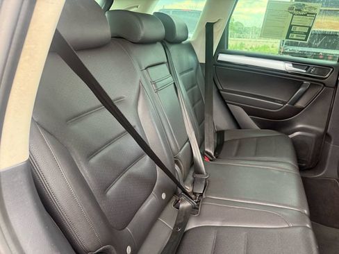 Used 2016 Volkswagen Touareg Sport AWD/4WD image 21