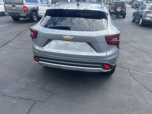 New 2025 Chevrolet Trax LT w/ Driver Confidence Package image 9