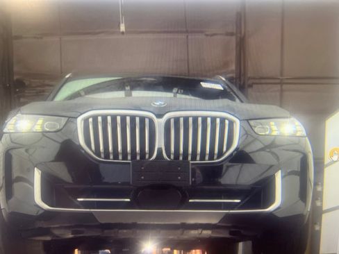 Used 2025 BMW X5 xDrive40i AWD/4WD image 3
