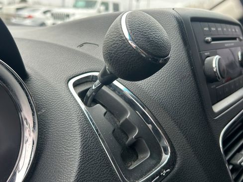 Used 2015 Dodge Grand Caravan SE image 15