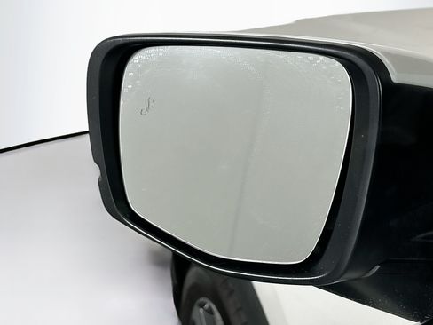 Used 2025 Honda Pilot Touring image 16