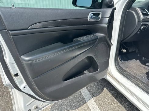 Used 2018 Jeep Grand Cherokee Altitude AWD/4WD image 13