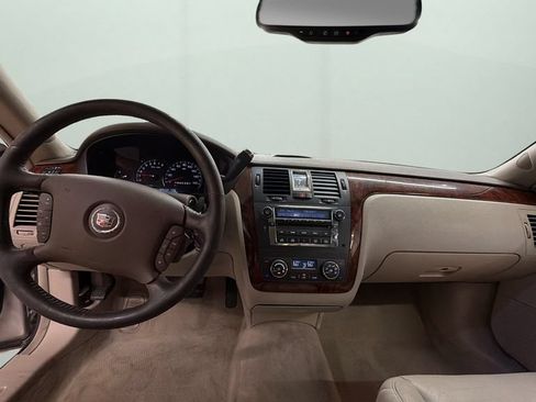 Used 2006 Cadillac DTS w/ Sun And Sound Package FWD image 10
