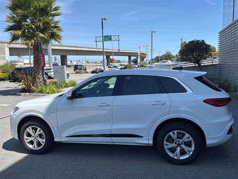 Used 2025 Audi Q5 Premium w/ Convenience Package AWD/4WD image 9