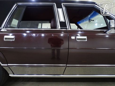 Used 1988 Lincoln Town Car image 33