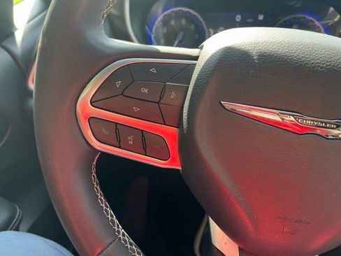 Used 2025 Chrysler Pacifica Select FWD image 15