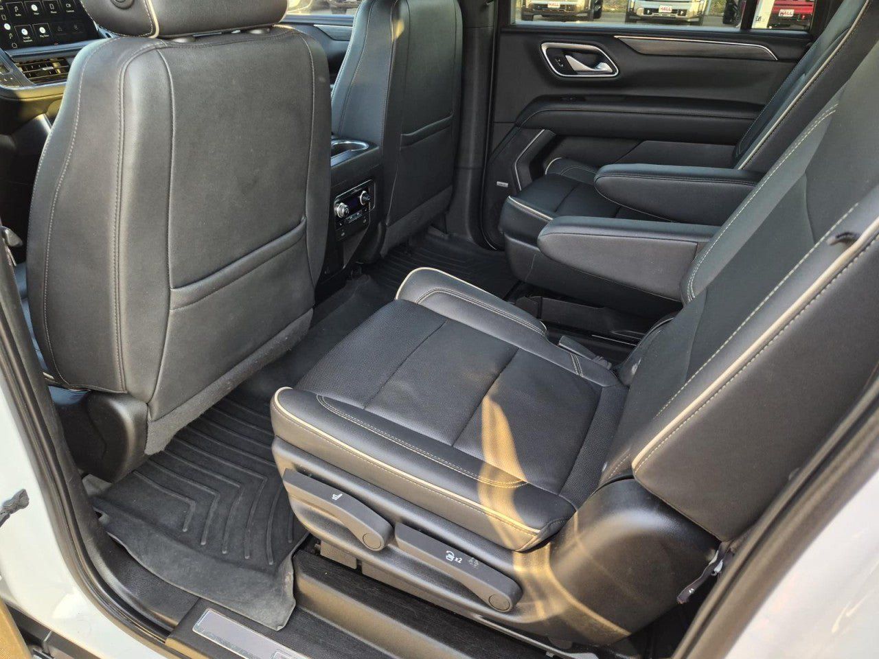 Certified 2022 GMC Yukon XL SLT w/ SLT Premium Package RWD image 15