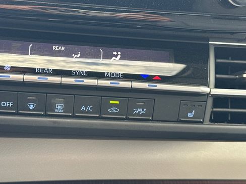 Used 2024 Toyota Sienna XLE image 31