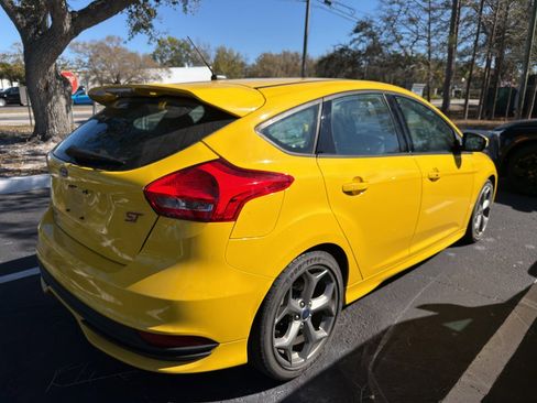 Used 2017 Ford Focus ST image 4