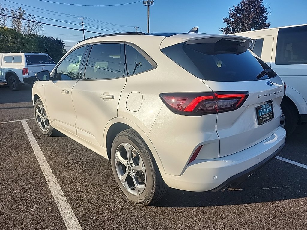 Used 2024 Ford Escape ST-Line w/ Tech Pack #1 AWD/4WD image 4