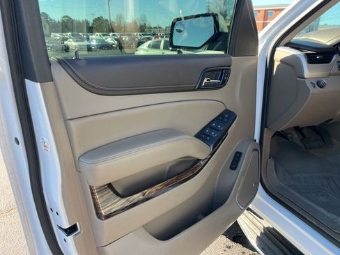 Used 2019 GMC Yukon SLT image 6