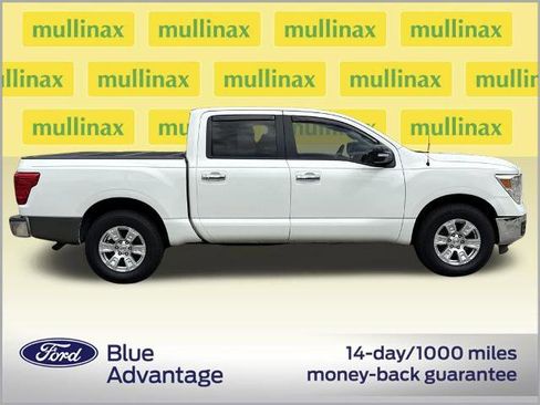 Used 2019 Nissan Titan SV image 2