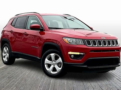 Used 2017 Jeep Compass Latitude w/ Popular Equipment Group image 3