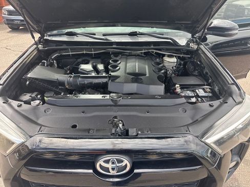 Used 2017 Toyota 4Runner TRD Off-Road Premium AWD/4WD image 28