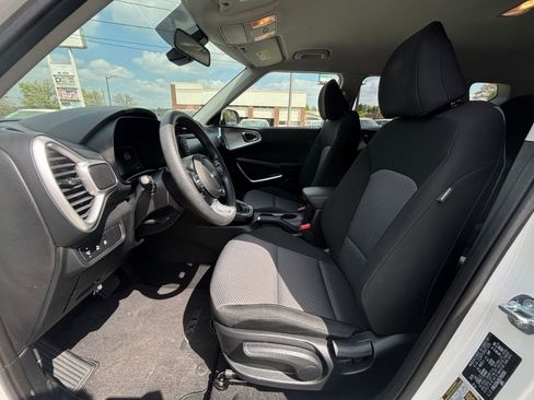 Used 2025 Kia Soul LX w/ LX Technology Package image 25