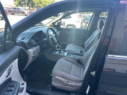 Used 2020 Honda Pilot LX image 3