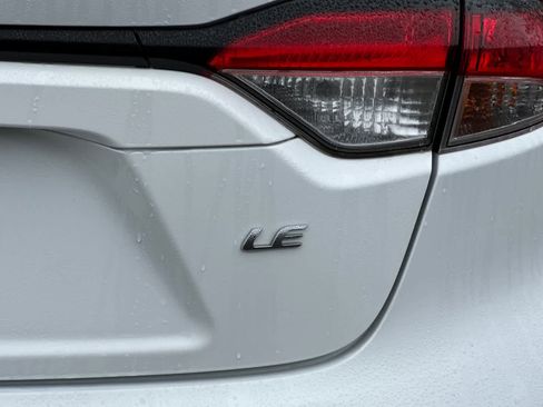 Used 2022 Toyota Corolla LE image 25
