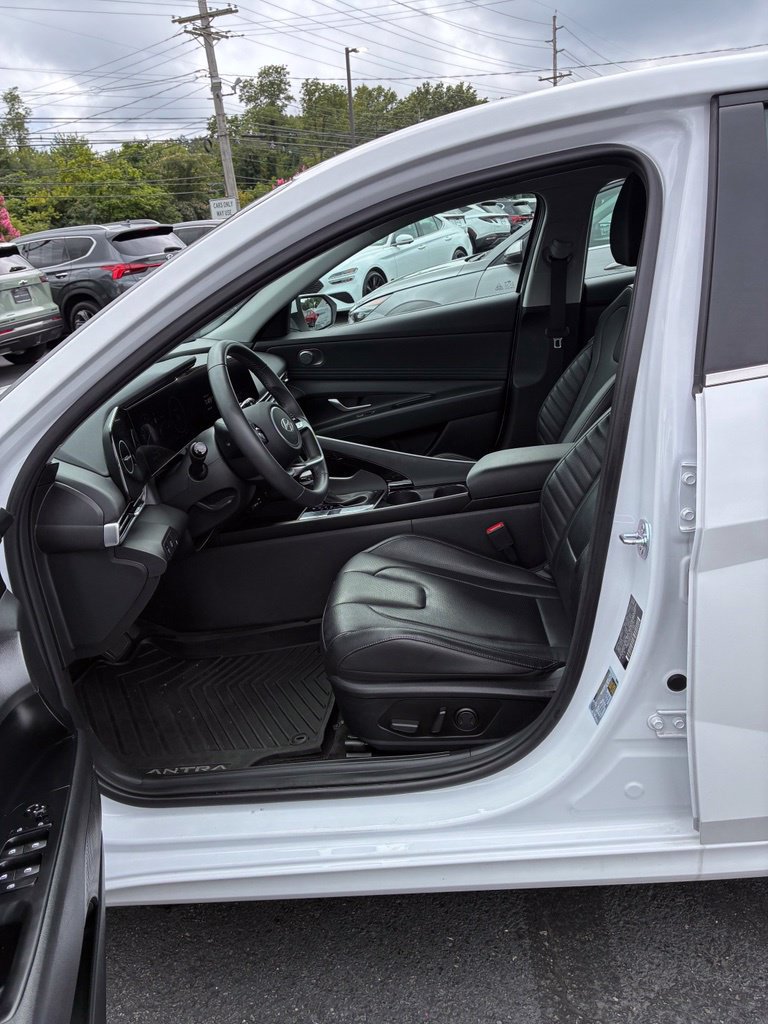 Certified 2025 Hyundai Elantra Limited FWD image 26