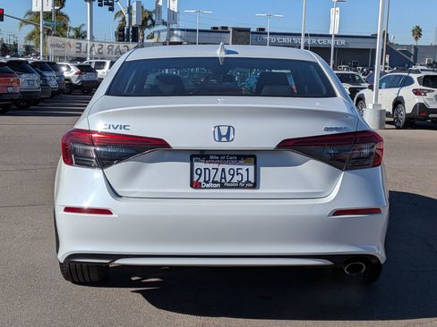 Used 2023 Honda Civic Sport image 3