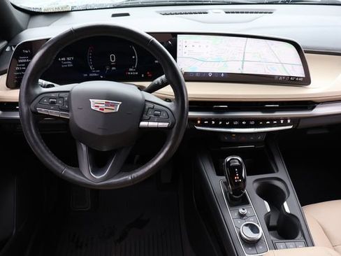 Used 2024 Cadillac XT4 Luxury w/ Cold Weather Package FWD image 17