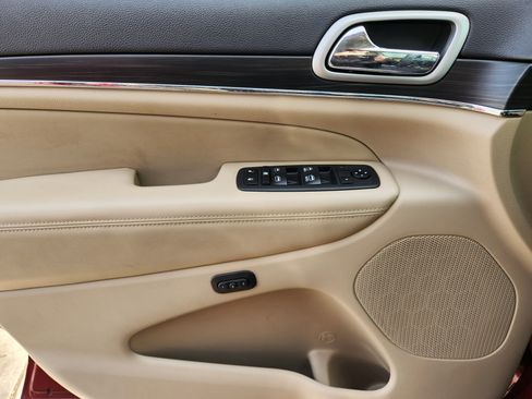 Used 2020 Jeep Grand Cherokee Limited image 23