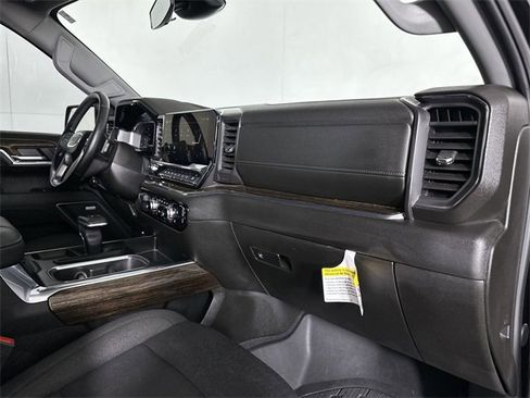 New 2025 GMC Sierra 1500 Elevation image 29