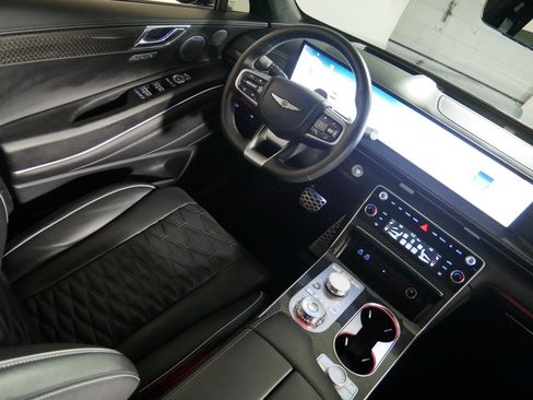 Certified 2025 Genesis GV80 3.5T e-SC AWD/4WD image 9