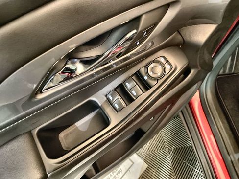 Used 2023 Chevrolet Traverse LT image 22