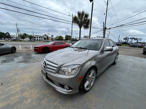 Used 2009 Mercedes-Benz C 300 Sedan image 2