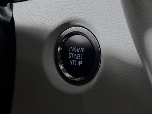 Used 2025 Toyota Corolla SE w/ Convenience Package FWD image 23