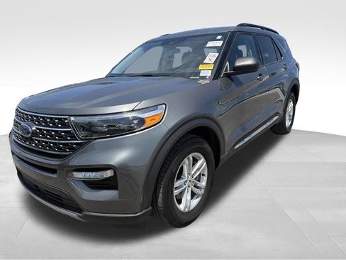 Used 2024 Ford Explorer XLT w/ Equipment Group 202A AWD/4WD image 3