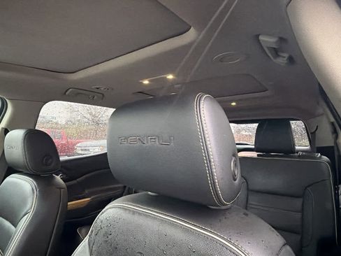 Used 2018 GMC Acadia Denali w/ Technology Package image 11