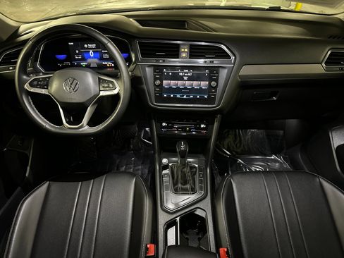 Used 2022 Volkswagen Tiguan SE image 14