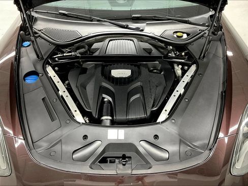 Used 2018 Porsche Panamera 4 AWD/4WD image 36