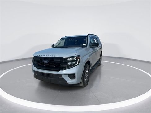 Certified 2025 Ford Expedition Active image 4