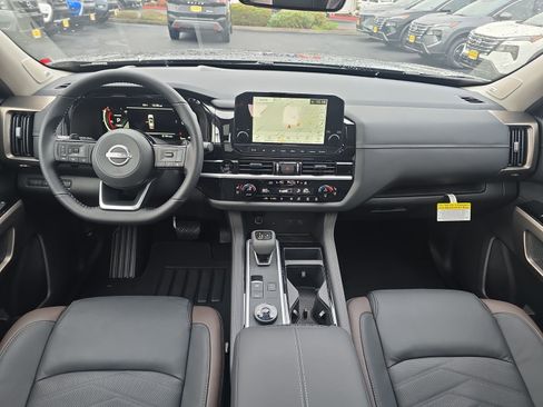 New 2025 Nissan Pathfinder Platinum image 25