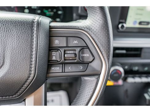 Used 2025 Toyota 4Runner TRD Off-Road image 13